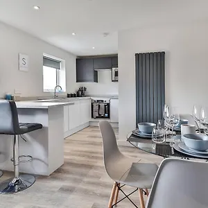 Newly Renovated 3 Bed 2 Bath & Parking Apartment Sheffield